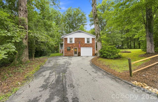 108 Arthur Lane, Hendersonville, NC 28791