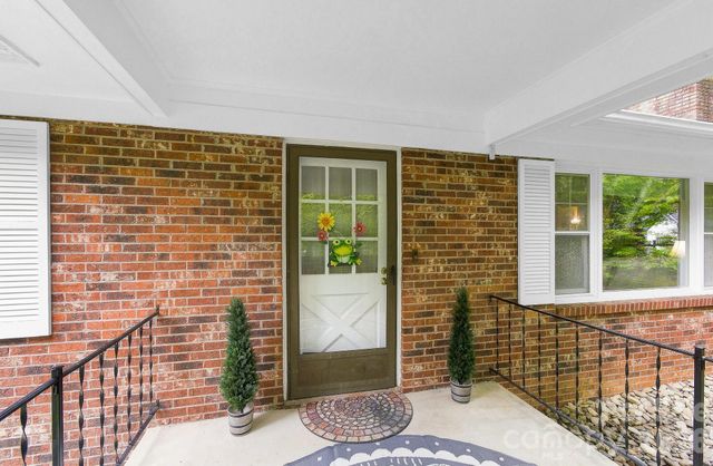 108 Arthur Lane, Hendersonville, NC 28791