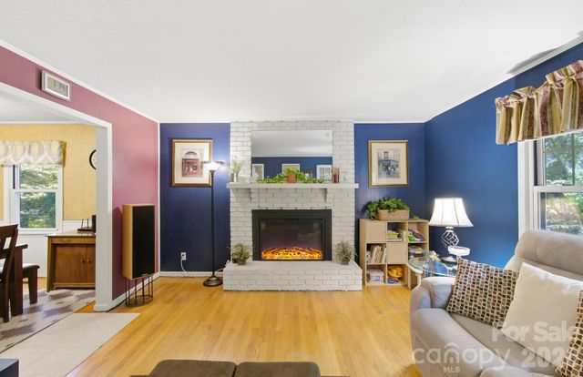 108 Arthur Lane, Hendersonville, NC 28791