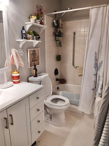 427 Aylesbury Court A, Ridge, NY 11961