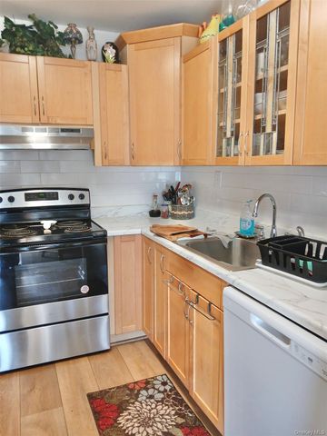 427 Aylesbury Court A, Ridge, NY 11961