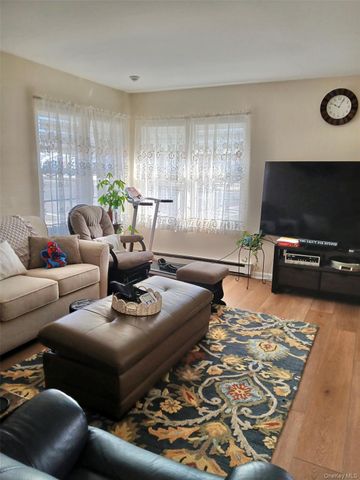 427 Aylesbury Court A, Ridge, NY 11961