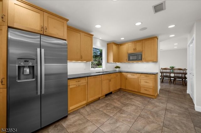 20 Cedar Grove Rd, Clinton Twp., NJ 08801