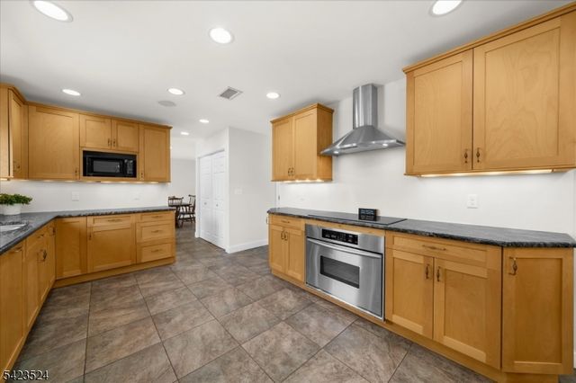 20 Cedar Grove Rd, Clinton Twp., NJ 08801