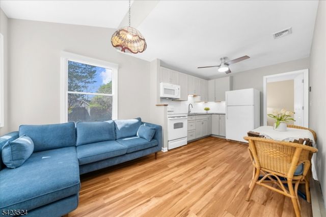 20 Cedar Grove Rd, Clinton Twp., NJ 08801