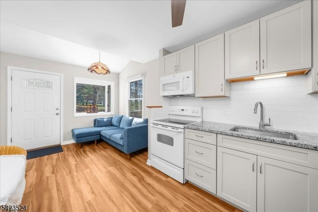 20 Cedar Grove Rd, Clinton Twp., NJ 08801