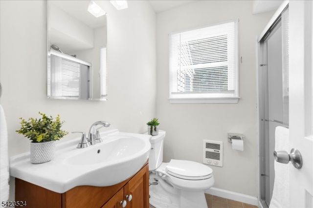 20 Cedar Grove Rd, Clinton Twp., NJ 08801