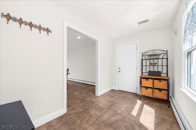 20 Cedar Grove Rd, Clinton Twp., NJ 08801