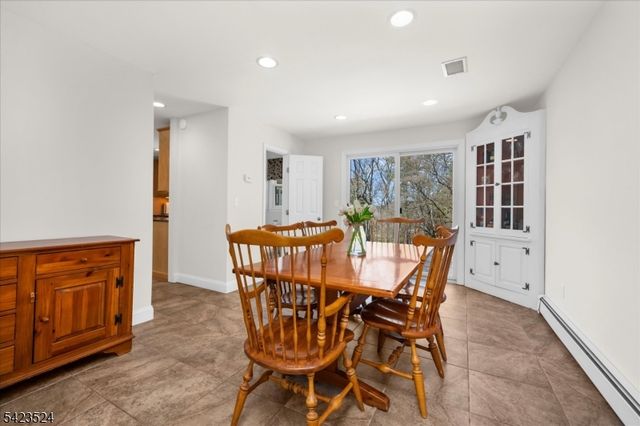 20 Cedar Grove Rd, Clinton Twp., NJ 08801