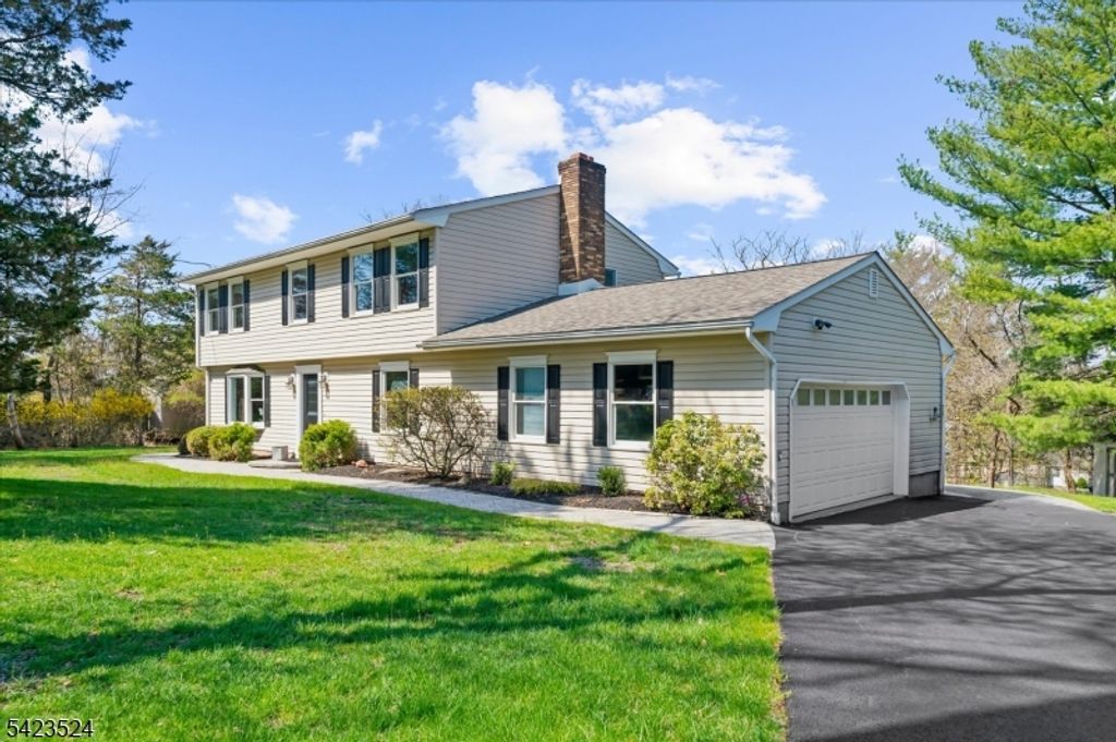 20 Cedar Grove Rd, Clinton Twp., NJ 08801