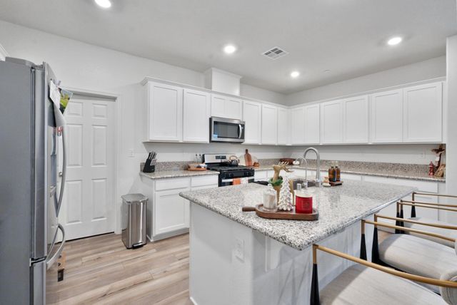 918 Cumbria Ln, Patterson, CA 95363