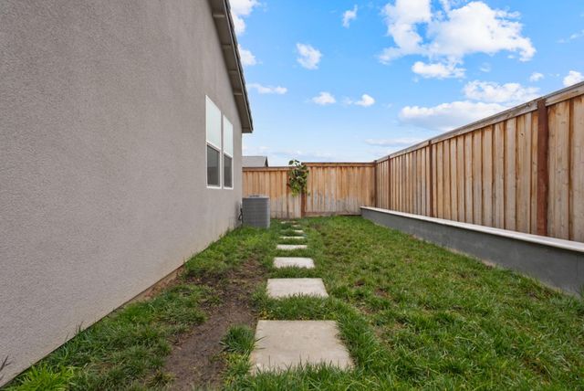 918 Cumbria Ln, Patterson, CA 95363