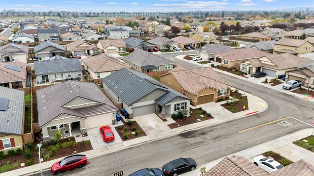 918 Cumbria Ln, Patterson, CA 95363