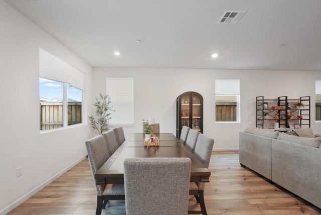 918 Cumbria Ln, Patterson, CA 95363