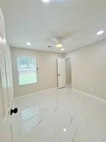 9714 Rich Mountain Court, Humble, TX 77396