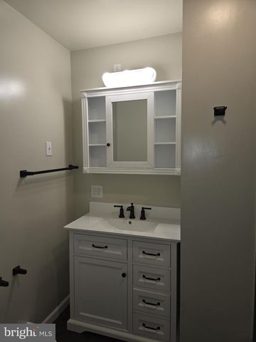 612 S CHAPEL ST, Newark, DE 19713