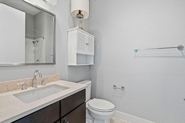 1101 Ivean Pearson RD B204, Lago Vista, TX 78645