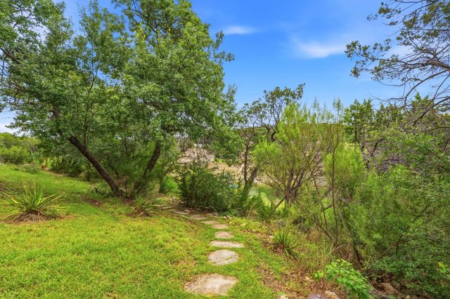 1101 Ivean Pearson RD B204, Lago Vista, TX 78645
