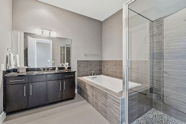1101 Ivean Pearson RD B204, Lago Vista, TX 78645