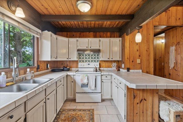 11 Keola Pl, Makawao, HI 96768