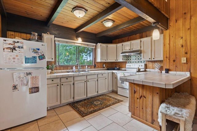 11 Keola Pl, Makawao, HI 96768