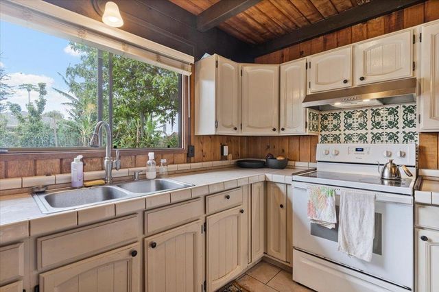 11 Keola Pl, Makawao, HI 96768