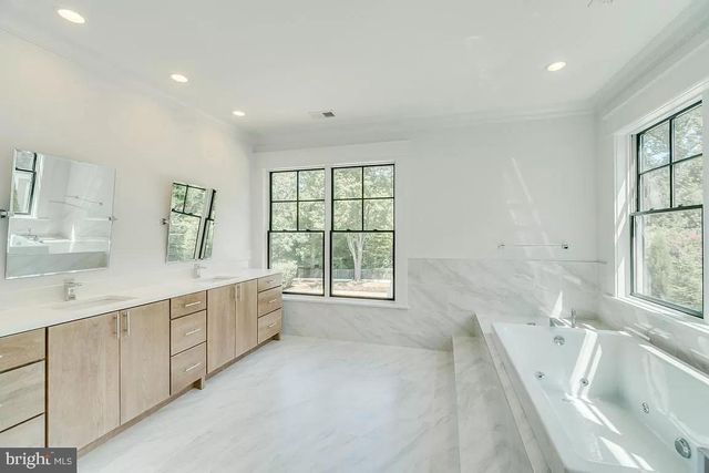 6925 ARMAT DR, Bethesda, MD 20817