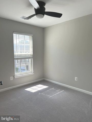 6153 LES DORSON LN, Alexandria, VA 22315
