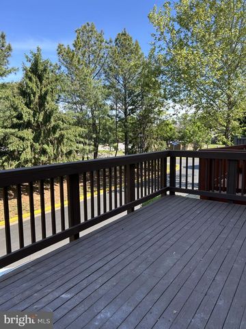 6153 LES DORSON LN, Alexandria, VA 22315