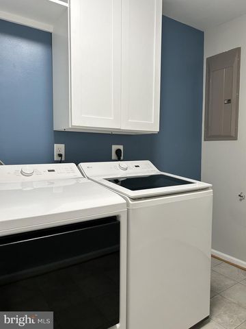 6153 LES DORSON LN, Alexandria, VA 22315