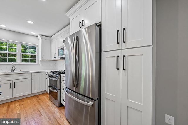 6153 LES DORSON LN, Alexandria, VA 22315