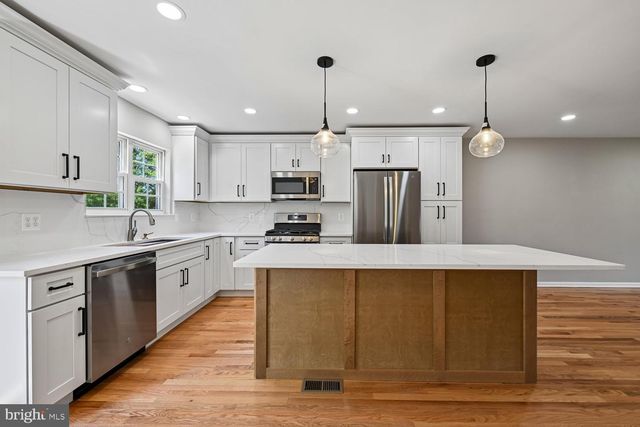 6153 LES DORSON LN, Alexandria, VA 22315