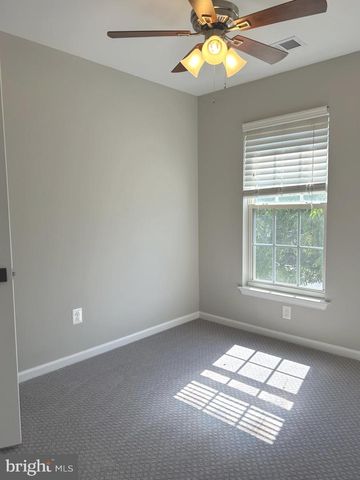 6153 LES DORSON LN, Alexandria, VA 22315
