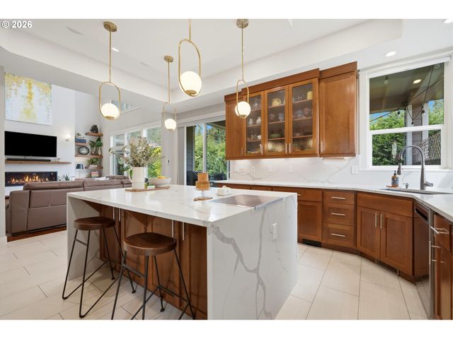 211 Se GABBERT Rd, Gresham, OR 97080