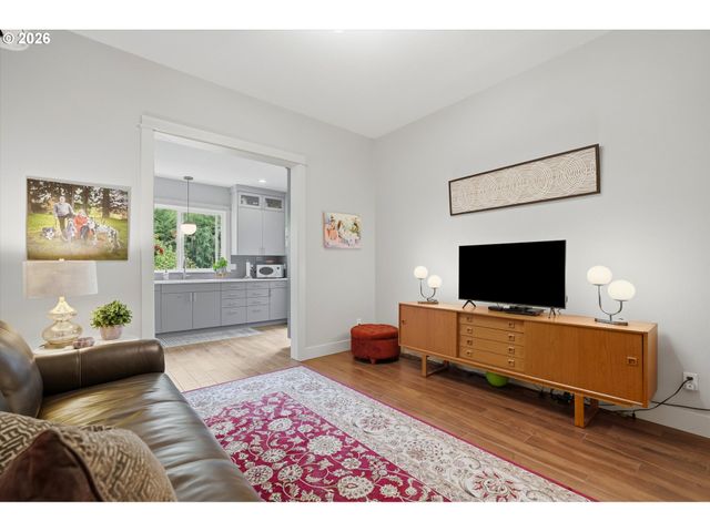 211 Se GABBERT Rd, Gresham, OR 97080