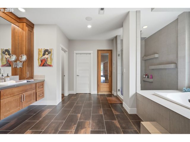 211 Se GABBERT Rd, Gresham, OR 97080