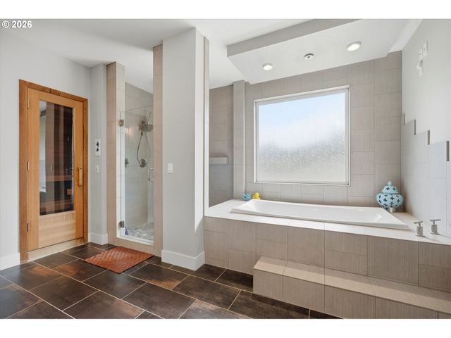 211 Se GABBERT Rd, Gresham, OR 97080
