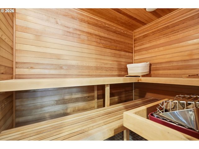 211 Se GABBERT Rd, Gresham, OR 97080