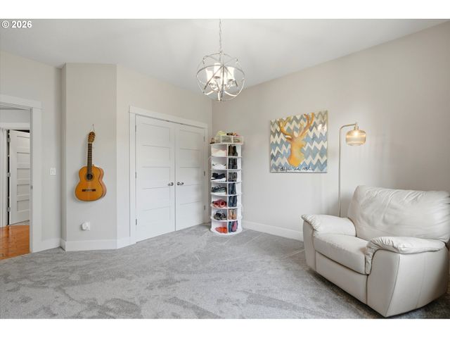 211 Se GABBERT Rd, Gresham, OR 97080