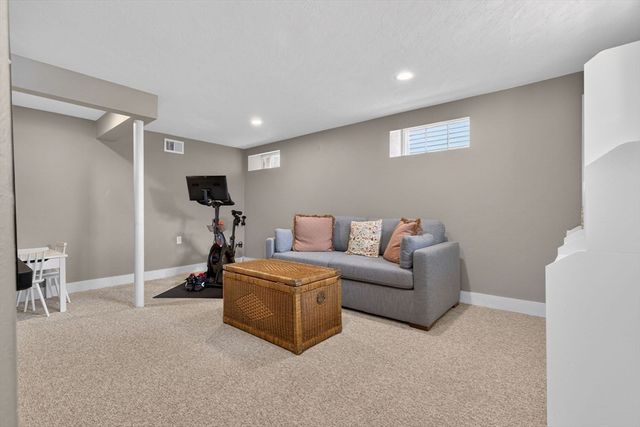 47 Arborview Rd, Boston, MA 02130