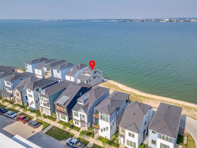 528 Secretariat Drive, Rowlett, TX 75088