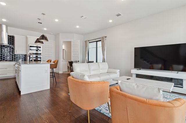 528 Secretariat Drive, Rowlett, TX 75088