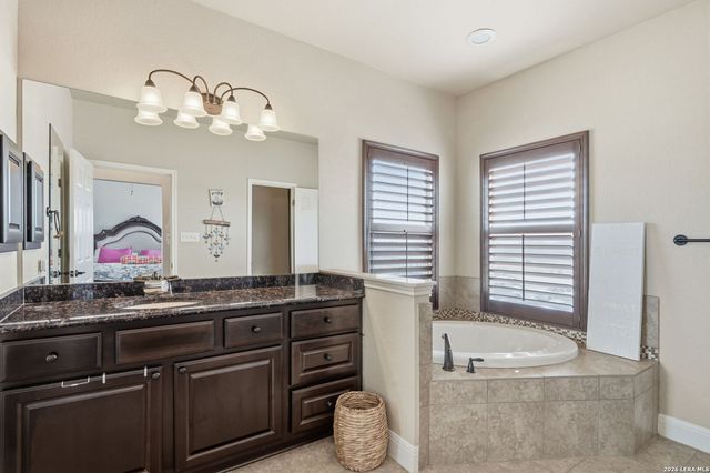 184 Fairway, Floresville, TX 78114