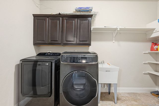 184 Fairway, Floresville, TX 78114