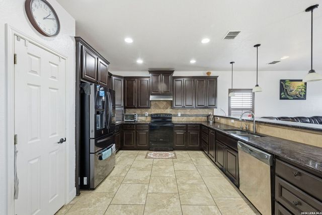 184 Fairway, Floresville, TX 78114