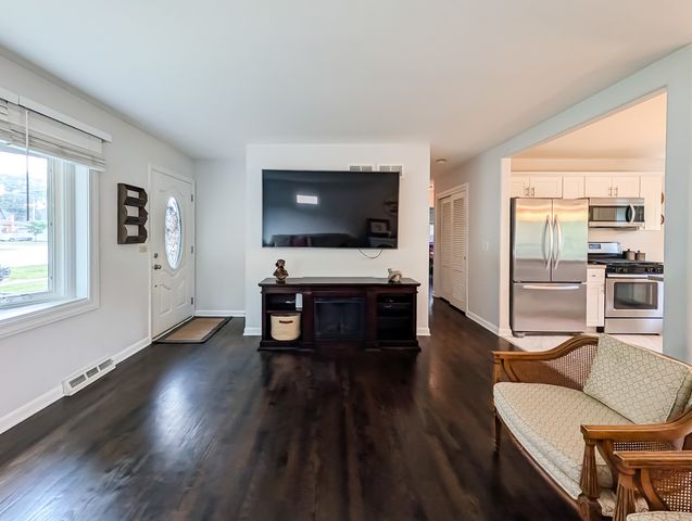 1005 E Irving Park Road, Itasca, IL 60143