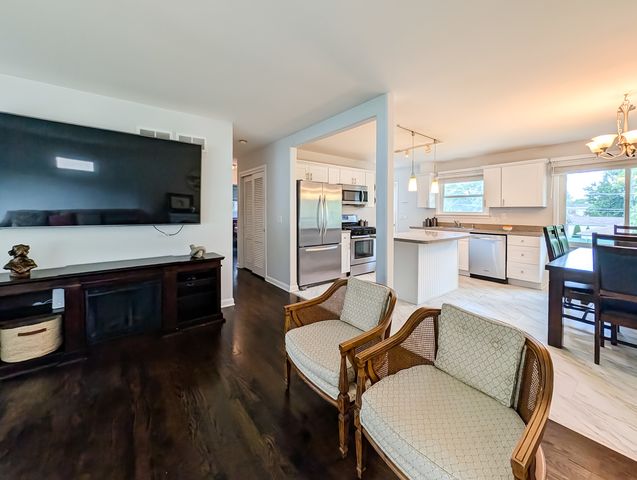 1005 E Irving Park Road, Itasca, IL 60143