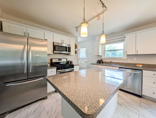 1005 E Irving Park Road, Itasca, IL 60143