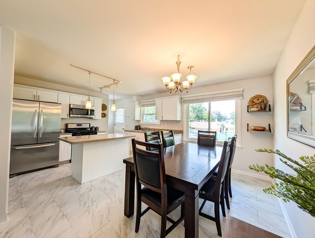 1005 E Irving Park Road, Itasca, IL 60143