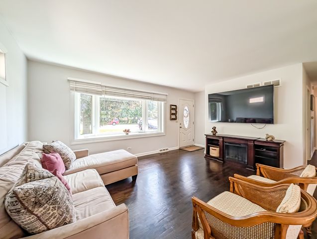 1005 E Irving Park Road, Itasca, IL 60143